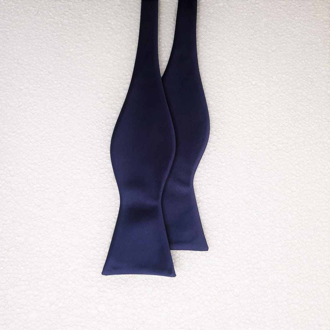 Nœud papillon bleu nuit