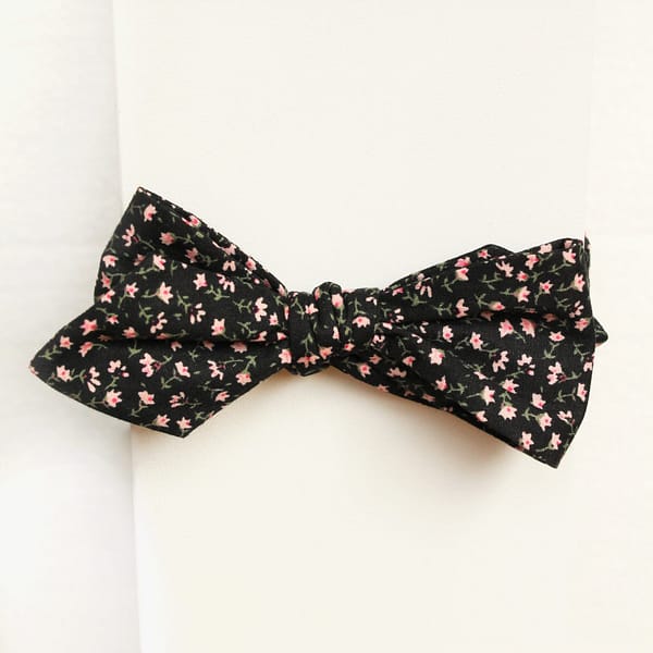 Nœud papillon fleures noir 2883
